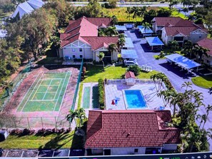 Sports court - Great Location 2 BR, 2 Bath condo in quiet community, MINUTES from the beach!!   (Fort Myers)