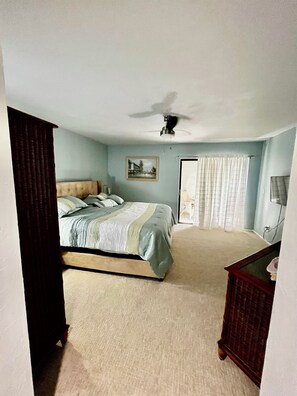 2 bedrooms, iron/ironing board, WiFi, bed sheets - Great Location 2 BR, 2 Bath condo in quiet community, MINUTES from the beach!!   (Fort Myers)