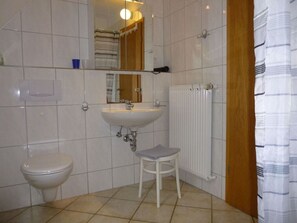 Mobile Home | Bathroom - "heideblick" Comfortable Holiday Residence (Ruethen)
