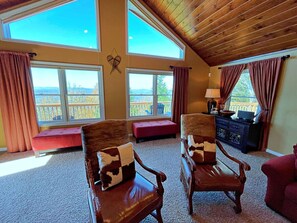 Smart TV, fireplace, DVD player, books