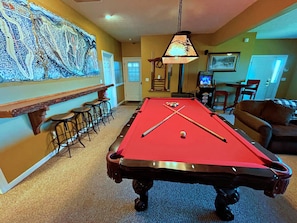 Games room - Luxury at Snowshoe | Jacuzzi Mountain Views + Arcade (Snowshoe)