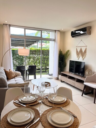 Prime Location 2 BDR Apt, Pool, GYM, ground floor, Walkable to Everything