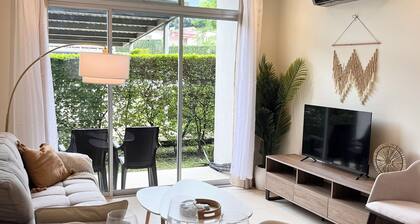 Prime Location 2 BDR Apt, Pool, GYM, ground floor, Walkable to Everything