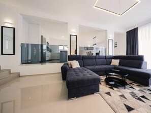 Villa | Living area - Miranda Comfortable Holiday Residence (Nin)