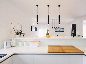 Villa | Private kitchen - Miranda Comfortable Holiday Residence (Nin)