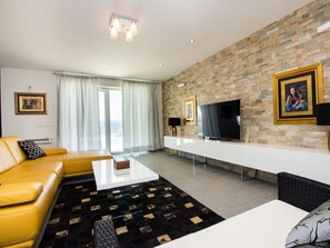 Living area - Seven Lakes Comfortable Holiday Residence (Lokvicici)