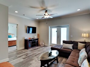 Studio (3 Bedrooms) | Property amenity