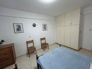 1 bedroom, iron/ironing board, travel cot, free WiFi - Seaview 1-bedroom apartment with garden & pool in welcoming Paphos (Paphos)