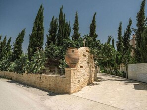 Villa | Property grounds - Efthimia Comfortable Holiday Residence (Faistos)