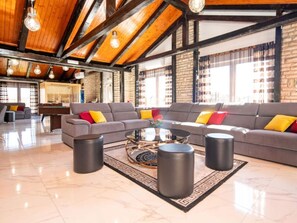 Villa | Wohnbereich | Kamin