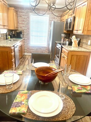 Fridge, microwave, oven, stovetop - Stylish, Modern 3-bedroom home in Ozark. Near Finley Farms, park, library (Ozark)