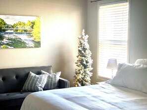 3 bedrooms, desk, iron/ironing board, travel crib