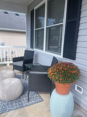 Terrace/patio - Stylish, Modern 3-bedroom home in Ozark. Near Finley Farms, park, library (Ozark)