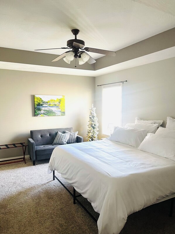3 bedrooms, desk, iron/ironing board, travel cot