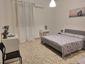 2 chambres, fer et planche à repasser, Wi-Fi, draps fournis