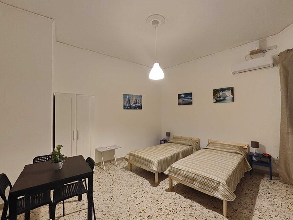 2 chambres, fer et planche à repasser, Wi-Fi, draps fournis