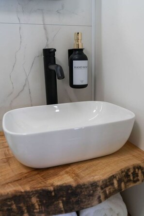 ヘアドライヤー、タオル