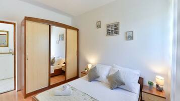 Mobile Home | 3 bedrooms, individually furnished, iron/ironing board