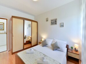 Mobile Home | 3 bedrooms, individually furnished, iron/ironing board