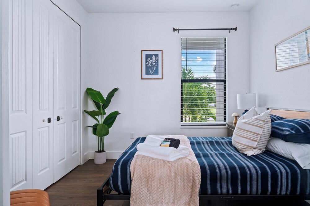 Spacious & Modern Retreat on Gulf Access Canal Cape Coral Vrbo