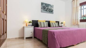 4 bedrooms, iron/ironing board