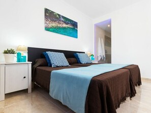 4 chambres, fer et planche à repasser