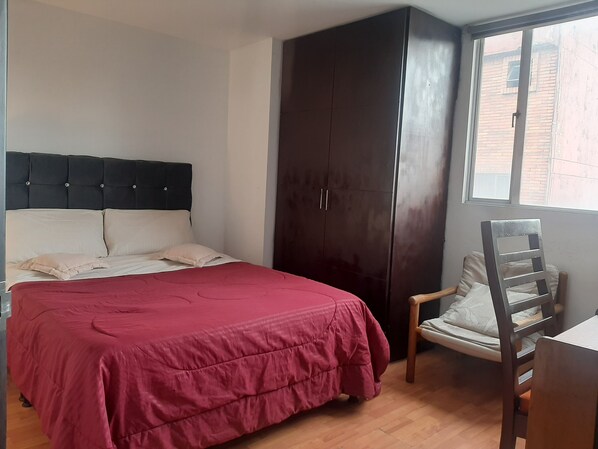 1 bedroom, iron/ironing board, WiFi, bed sheets - NEAR CORFERIAS, U NACIONAL, AMERICAN EMBASSY EXCELLENT ACCOMODATION (Bogota)