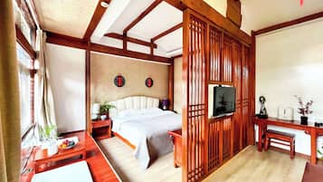 Luxury Studio Suite | Individually decorated, individually furnished, laptop workspace