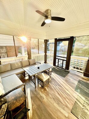 Outdoor dining - Charming 2BR/2BA 10min DT/Airport by LSP_Homes (Atlanta)