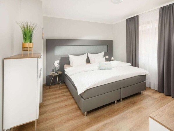 Casa | 1 habitación, muebles diferentes y ropa de cama 