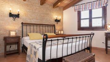 Mobile Home | 4 bedrooms, iron/ironing board