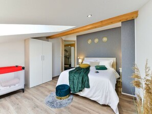 4 عدّة غرف نوم وطراز فريد لكل وحدة ومكواة/لوح كي