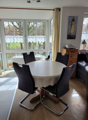 Dining - Muschel Comfortable Holiday Residence (Norden)