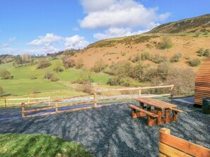Outdoor dining - Glampio Tryso Derwen-UKC5828 (Corwen, near Bala)