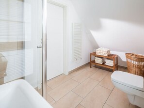 House | Bathroom - Upper Deck in the Winkelschiffchen House (Juist)