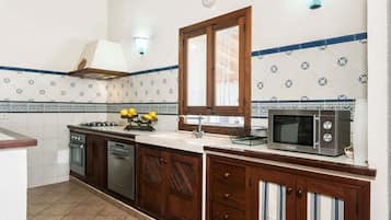 Mobile Home | Private kitchen | Highchair