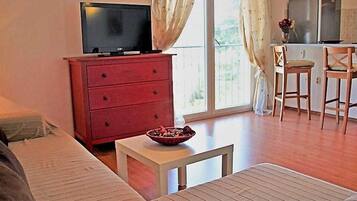 1 bedroom, iron/ironing board