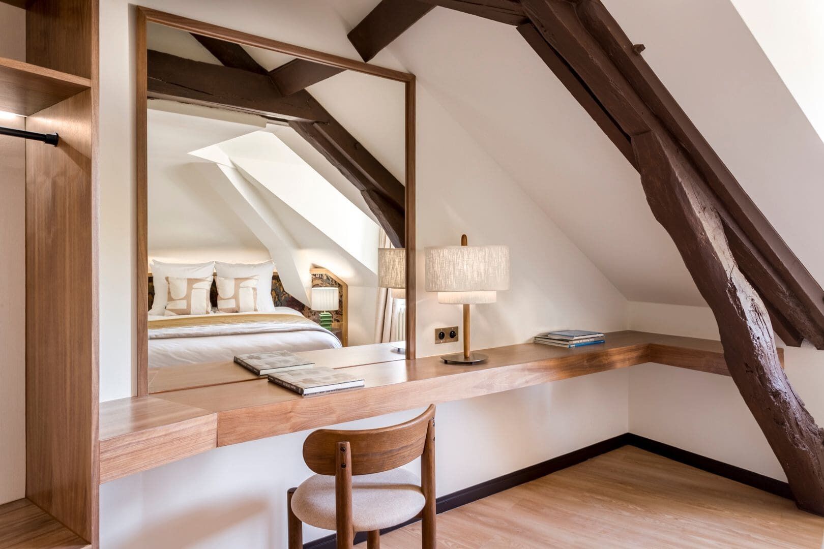 5 slaapkamers, een kluis op de kamer, een bureau