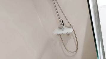 Dusche, Handtücher, Toilettenpapier