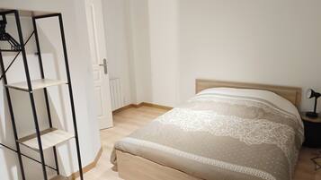 2 bedrooms, desk, free WiFi, bed sheets