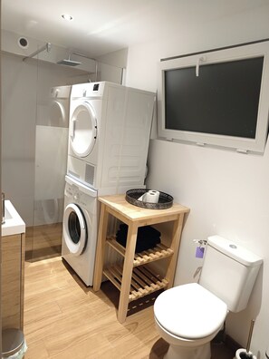 Dusche, Handtücher, Toilettenpapier