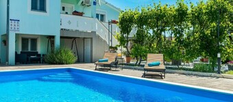 Holiday House Marina With Pool