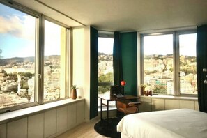 2 bedrooms, iron/ironing board, WiFi, bed sheets - Central penthouse w Spectacular sea city view
(Genova)