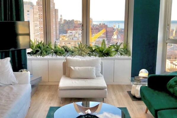 TV - Central penthouse w Spectacular sea city view
(Genova)