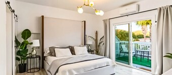 Modern 4 Bed Farmhouse with private Pool