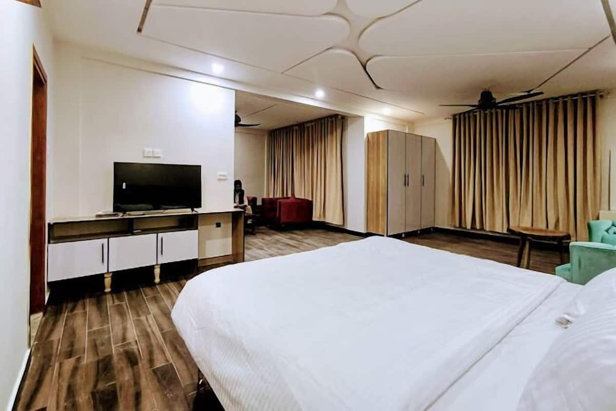 Habitación doble Deluxe, vista al río | Tabla de planchar con plancha y wifi gratis