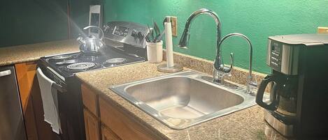 Fridge, oven, stovetop, dishwasher