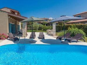 Villa | Pool | Outdoor pool - Toscana With Pool and Jacuzzi Near Umag (Umag)