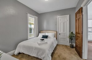 2 slaapkamers, een strijkplank/strijkijzer, wifi, beddengoed