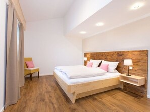 Talo | 2 makuuhuonetta, yksilöllisesti kalustettu, silitysrauta/-lauta